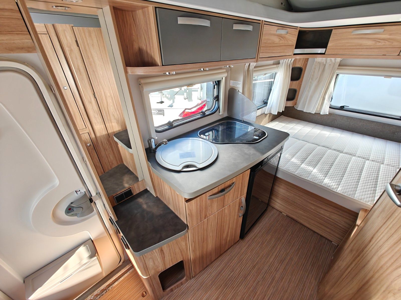 Fahrzeugabbildung HYMER / ERIBA / HYMERCAR Feeling 425 Schlafdach - SPRING SALE -