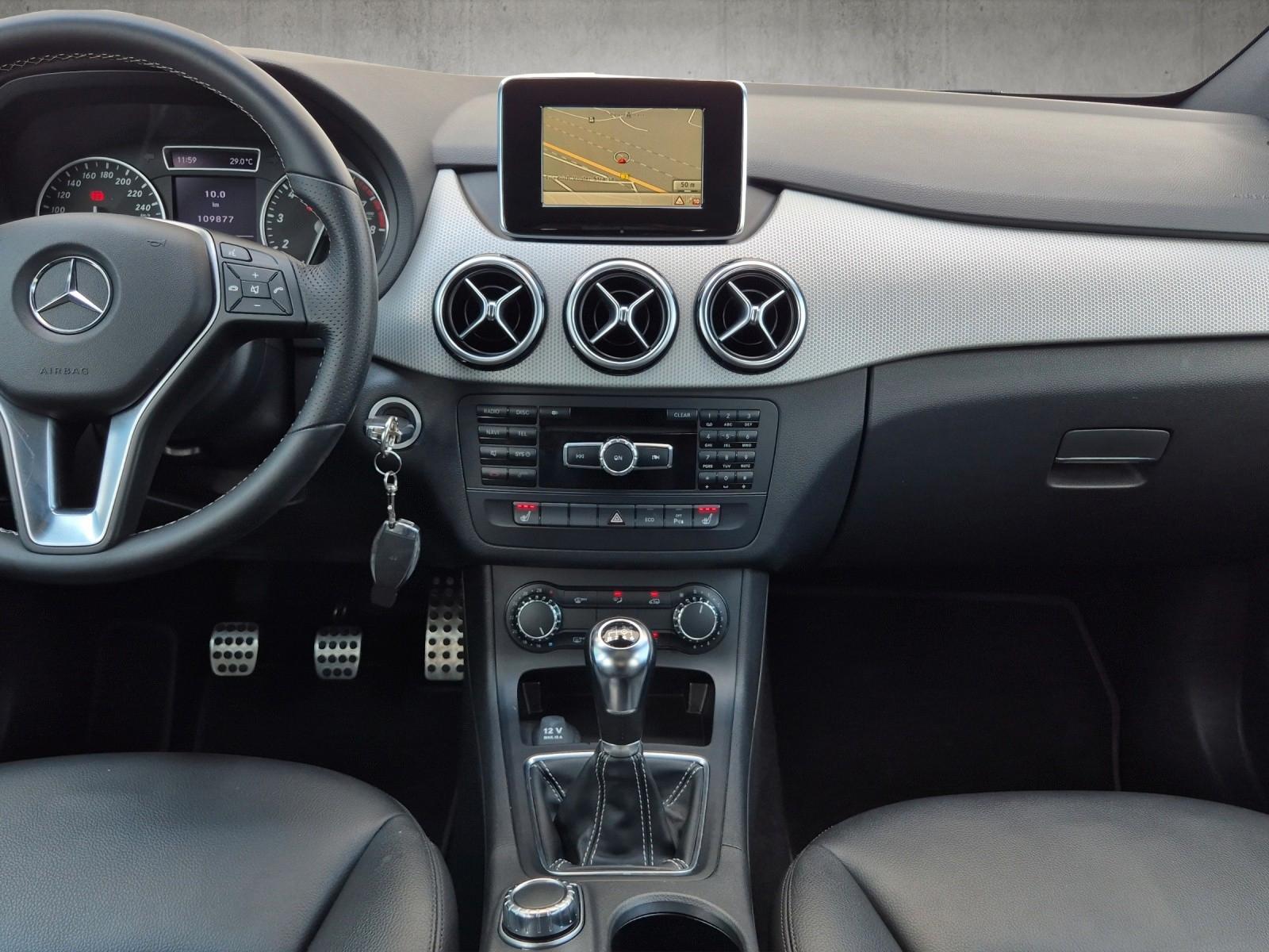Mercedes-Benz B 180 Urban/Panorama/Amg 18"/Xenon/Navi