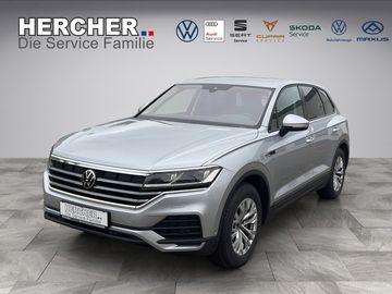 Volkswagen Touareg - 1