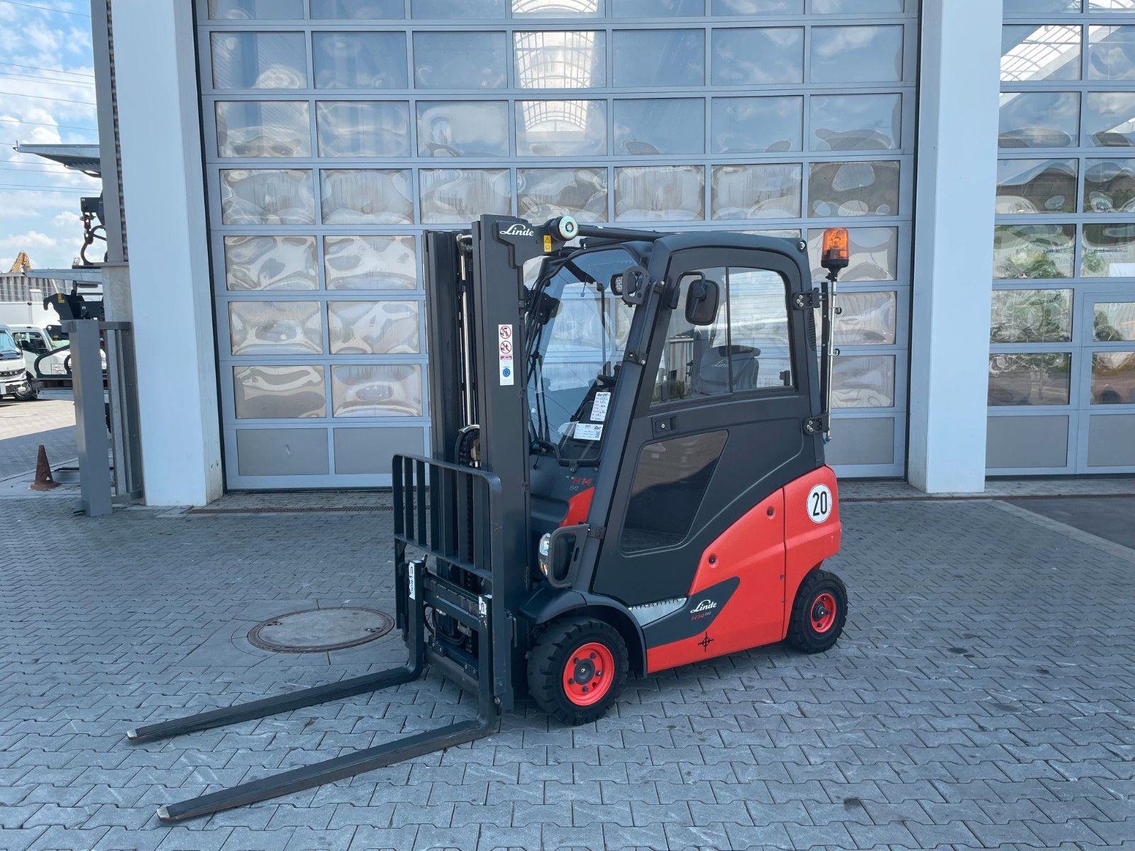 Fahrzeugabbildung Linde H14D-01 / HH 4,6m / 1.453h / Diesel / SS / Waage