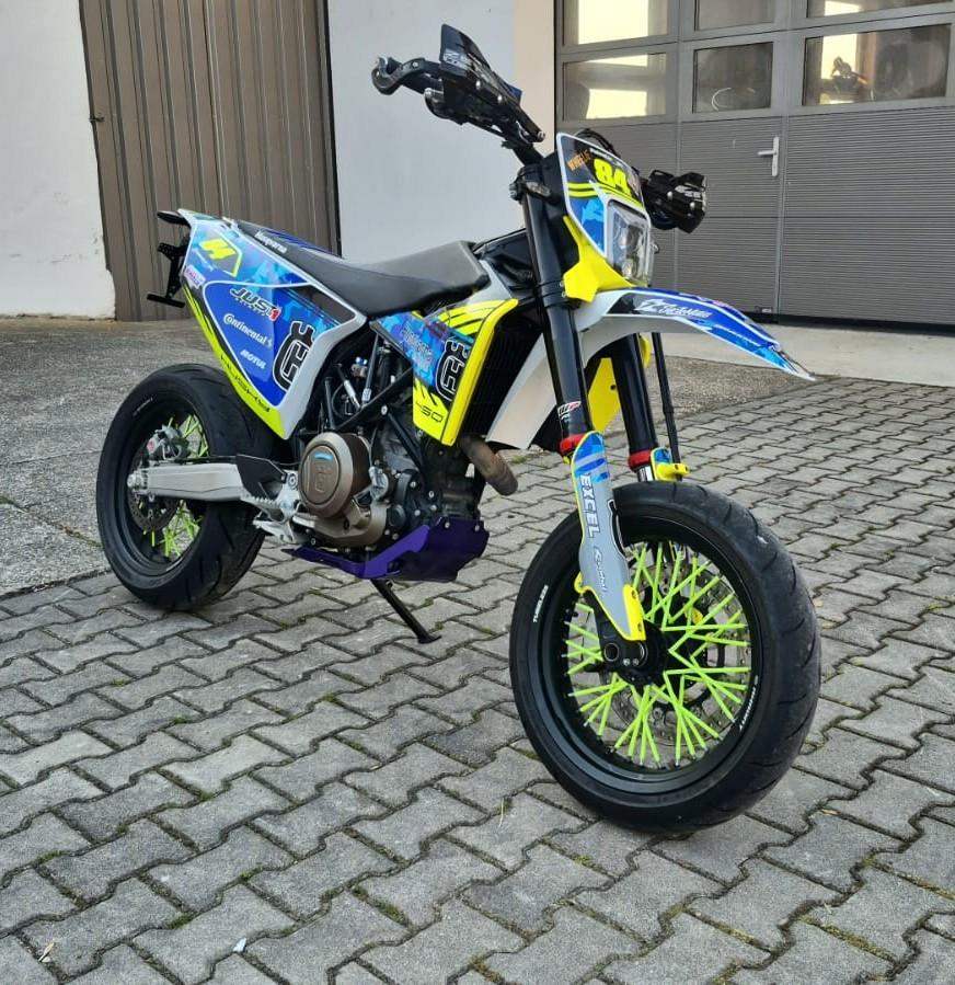 Husqvarna 701 SM Supermoto, viel Zubehör, gr. Service neu