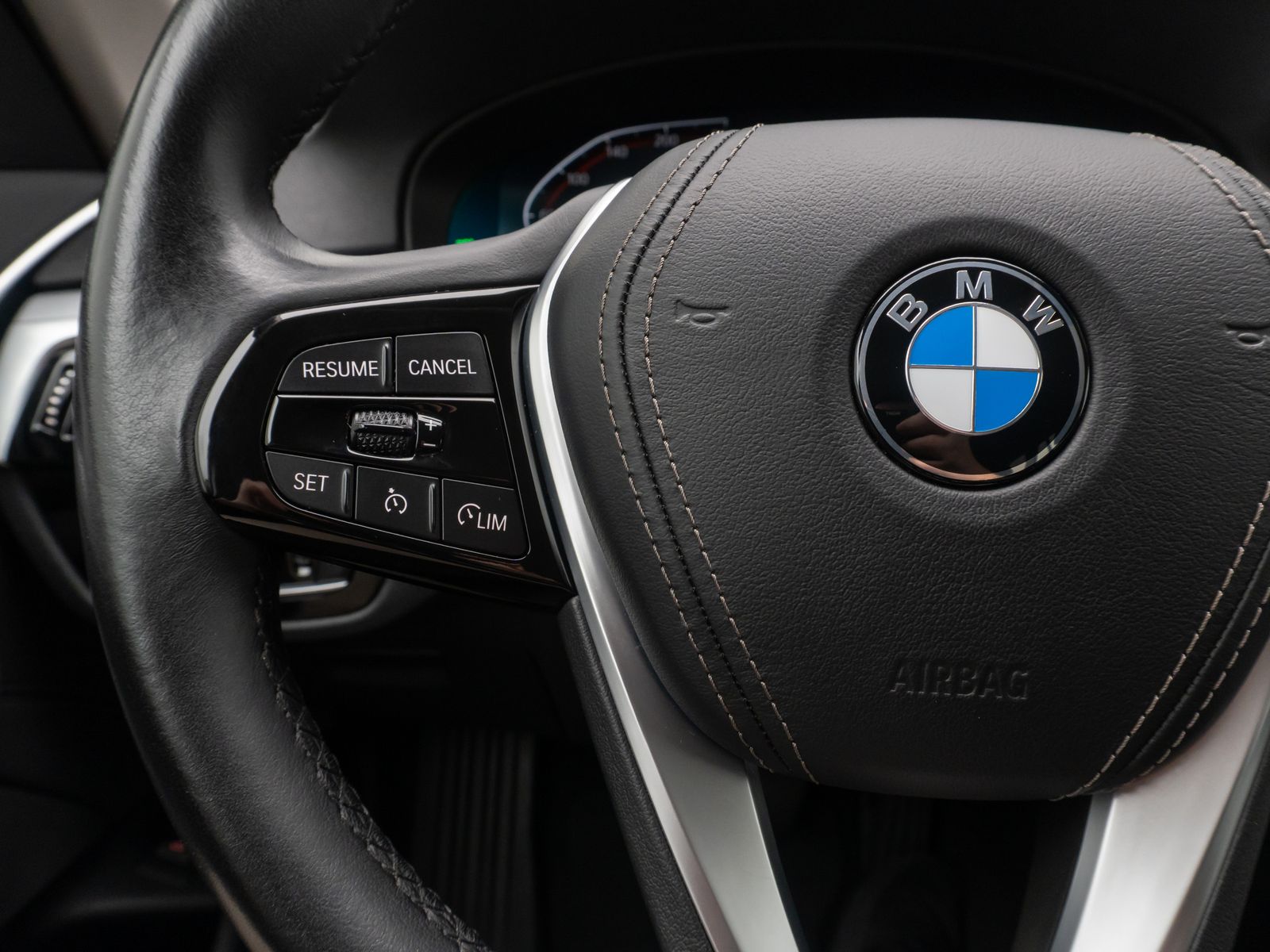 Fahrzeugabbildung BMW 520d xD Kamera HUD DAB Alarm Sport Fernlichtassi