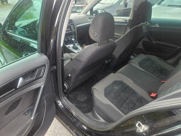 Volkswagen Golf - 10