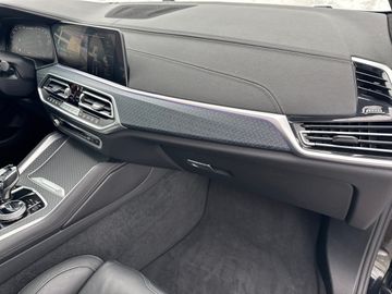 BMW X6 M50i Gestiksteuerung Head-Up HK HiFi DAB LED