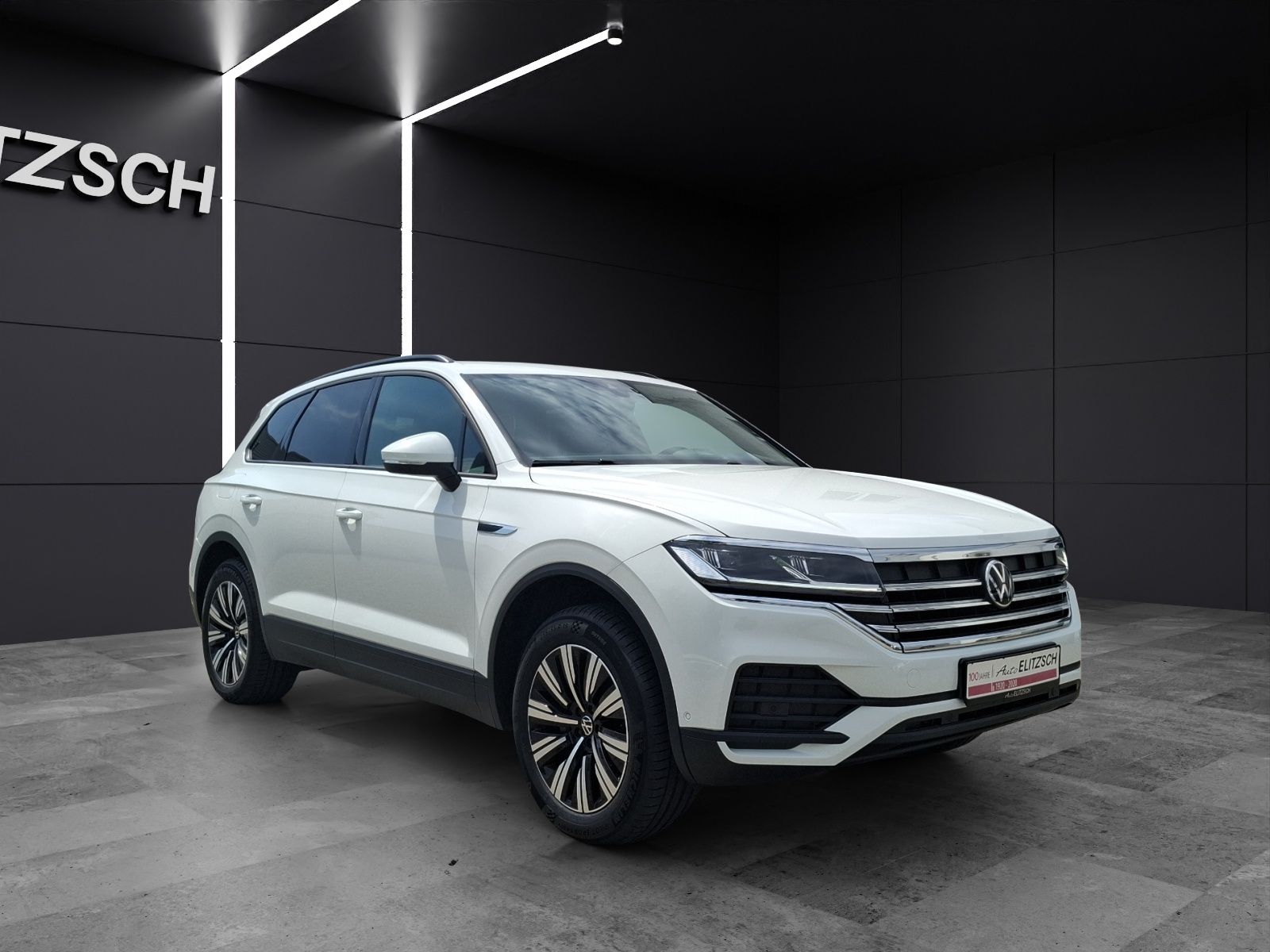 Fahrzeugabbildung Volkswagen Touareg TDI AHK Navi Leder ACC RFK SH 19"