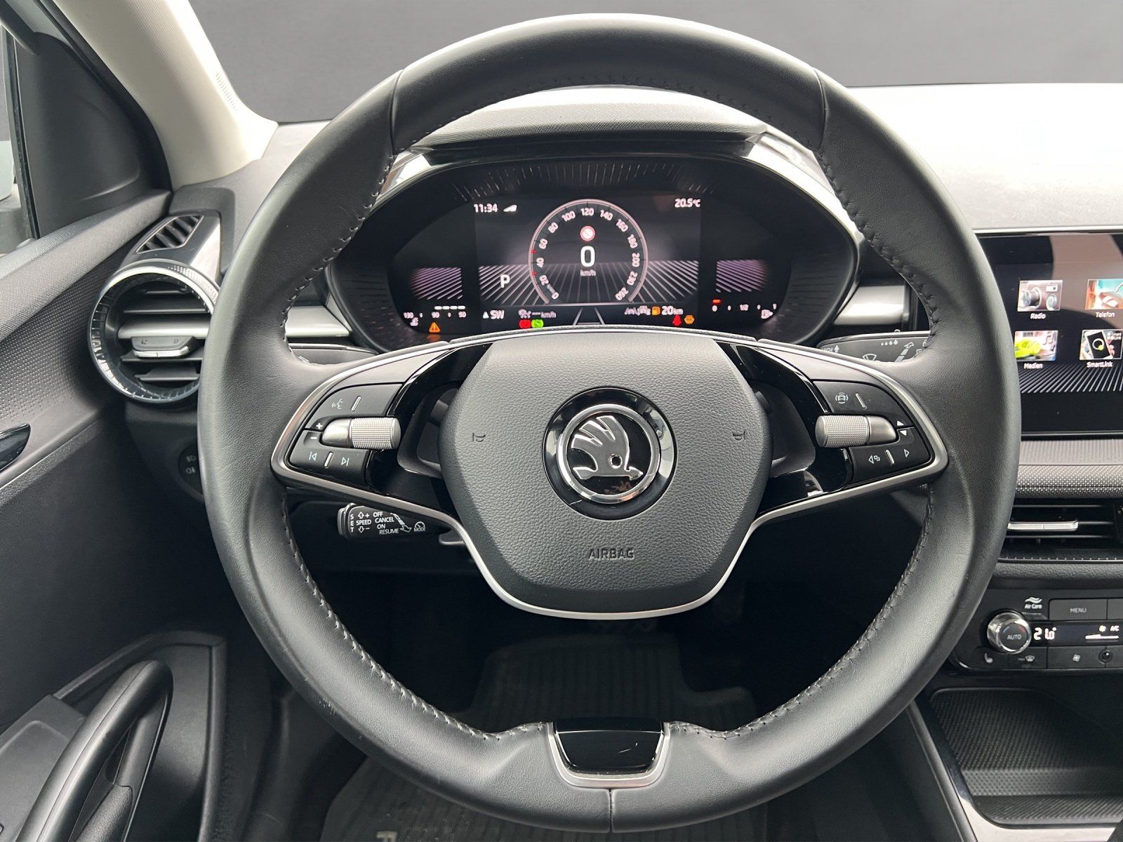 Fahrzeugabbildung SKODA Fabia 1.0 TSI Selection DSG/KAMERA/ACC/SHZ/