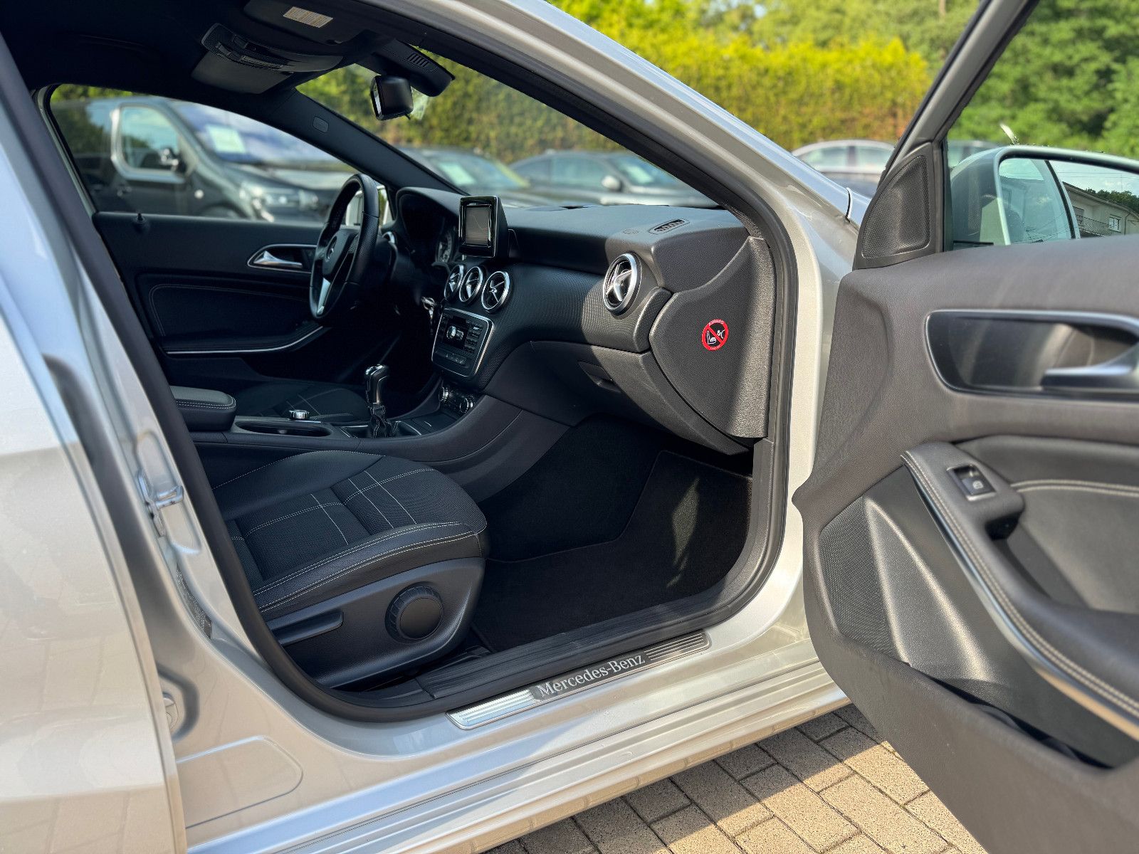 MERCEDES-BENZ A 180, 2012, Benzin, 122 PS