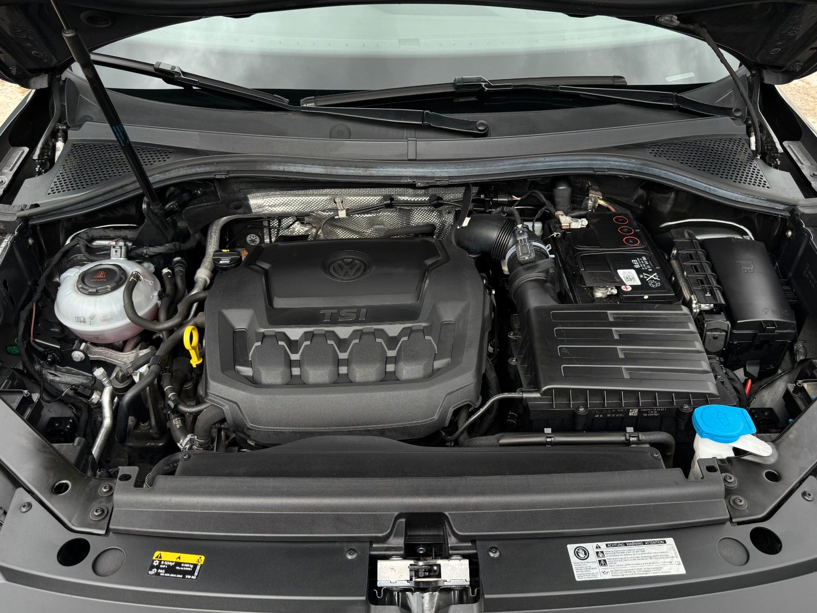 Fahrzeugabbildung Volkswagen Tiguan 2.0 TSI Hgl. 4M Alcan Pano Dynaudio 360°