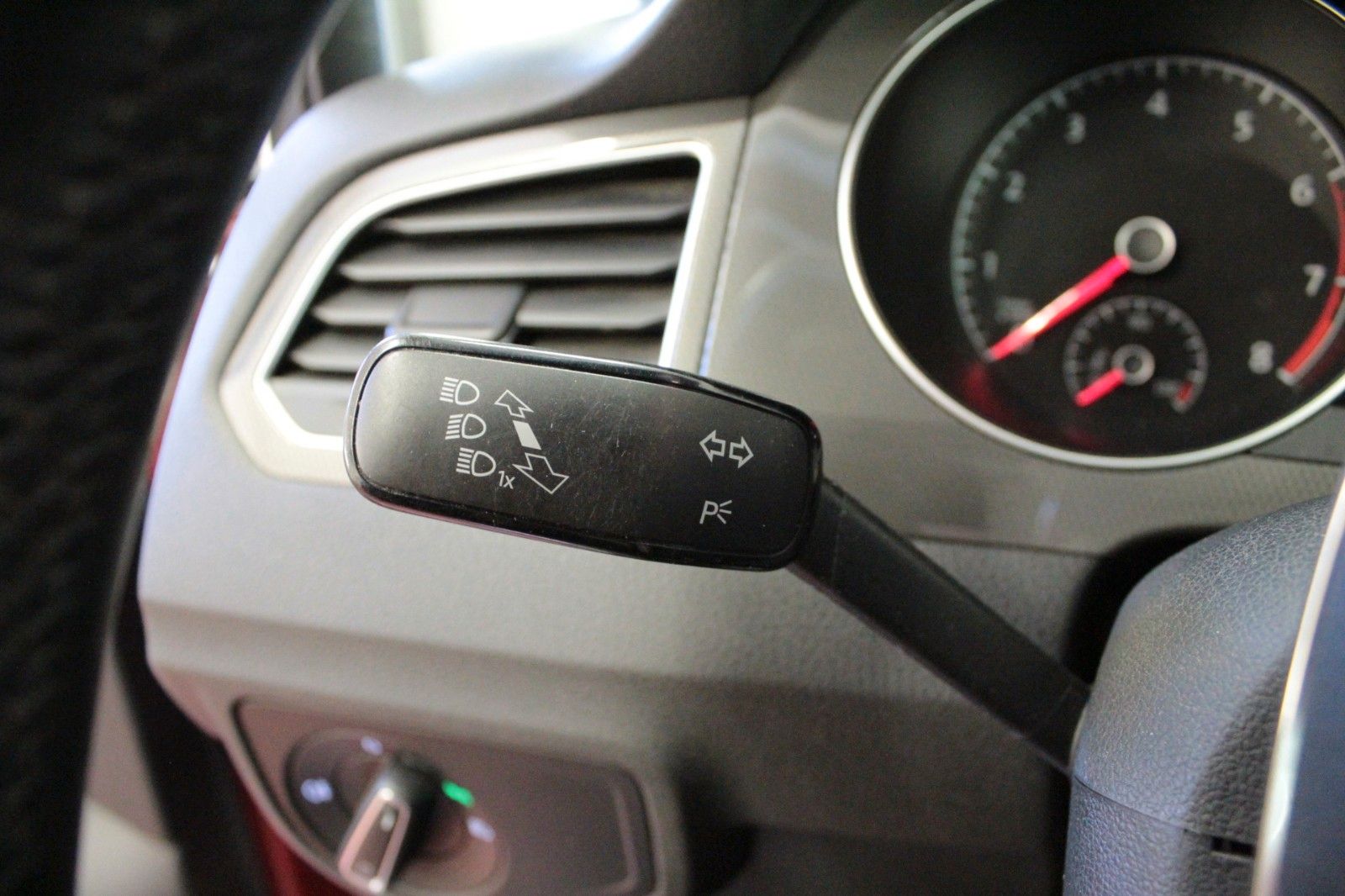 Fahrzeugabbildung Volkswagen Golf Sportsvan 1.0 TSI OPF IQ.DRIVE