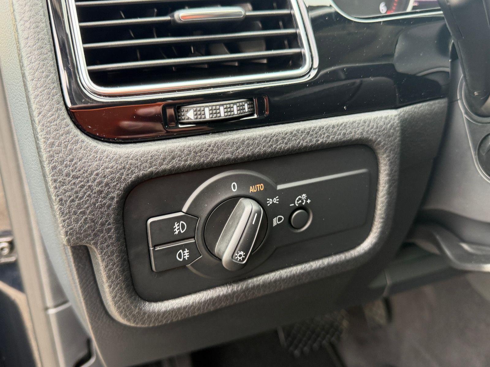 Fahrzeugabbildung Volkswagen Touareg V6 TDI Terrain Tech 4Mot/NAVI/LED/LEDER
