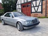 Mercedes-Benz W124 CE 300 - silberne Mercedes-Benz CE-Klasse