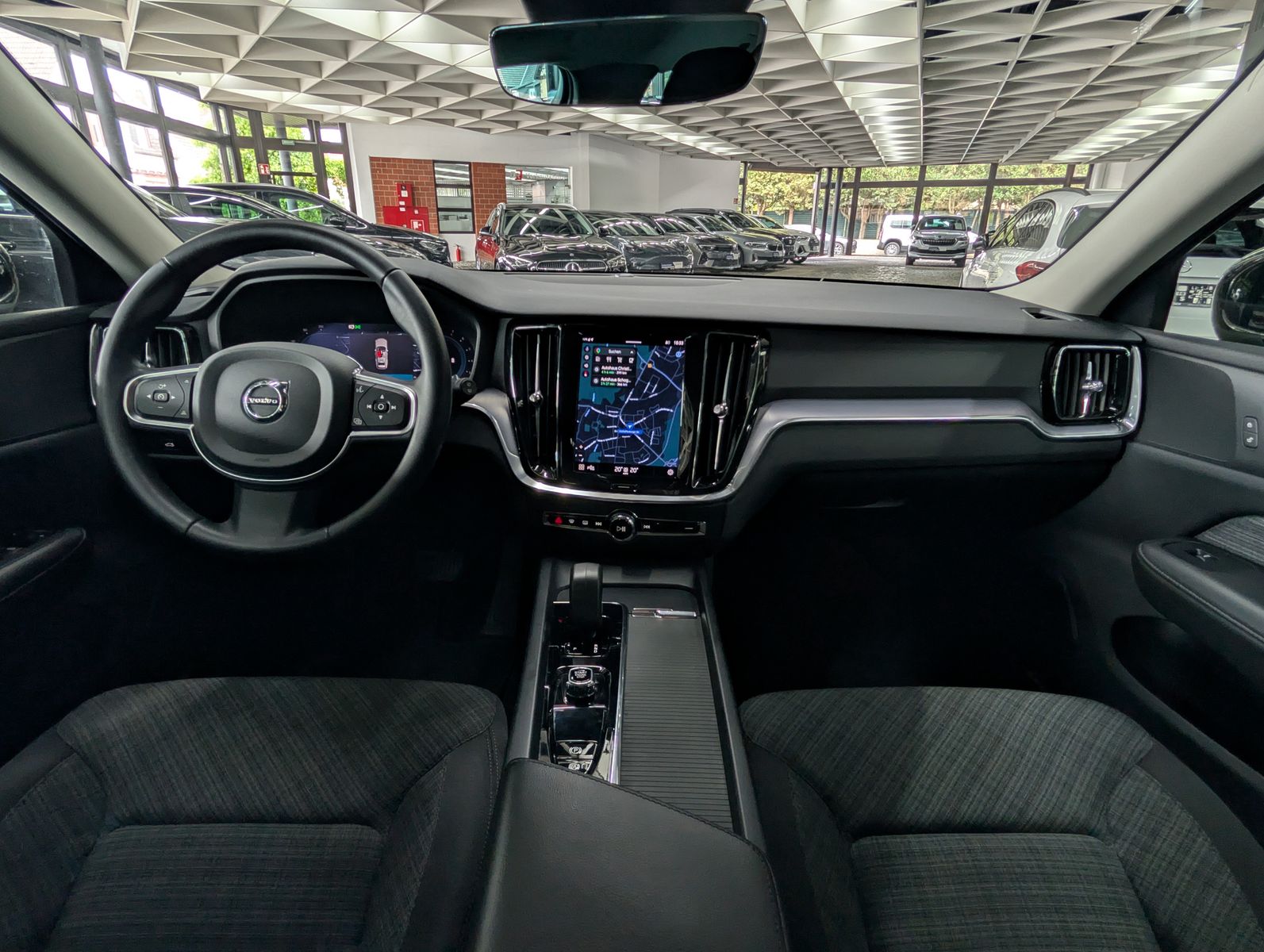 Fahrzeugabbildung Volvo V60 B3 Core 2.0Turbo MHEV VIRT LED APP SOUND AHK