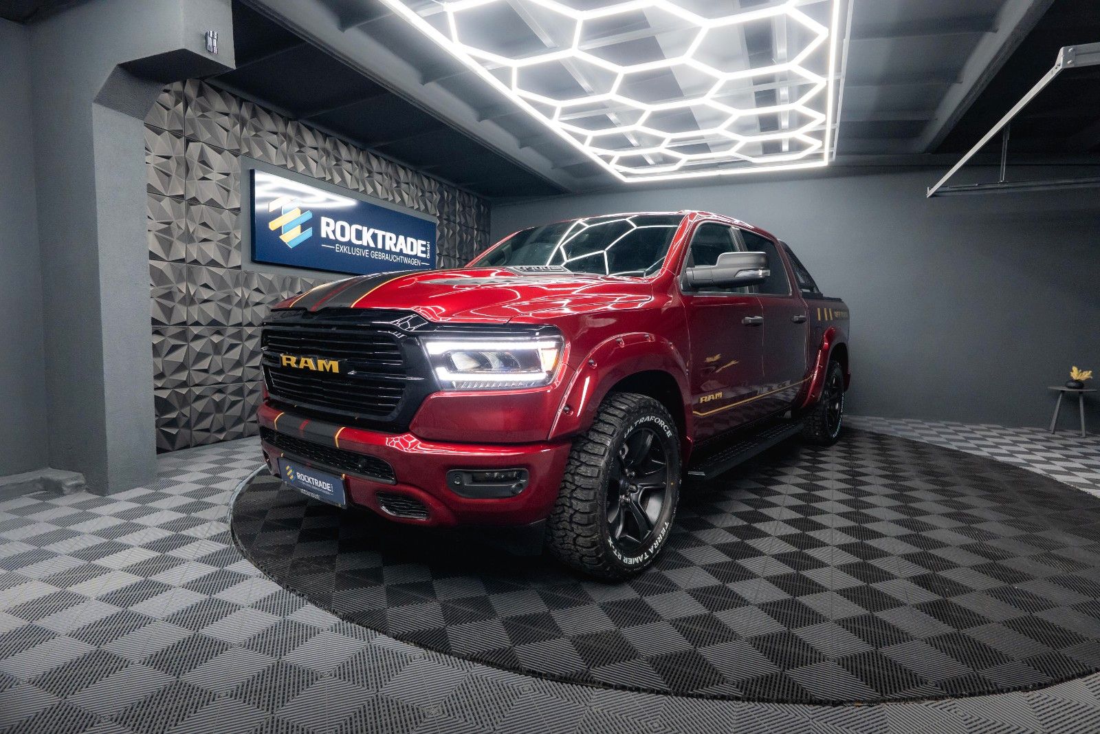 Fahrzeugabbildung Dodge RAM 5.7 V8 HEMI 4x4 OFFROAD Night-Paket *LED*19%