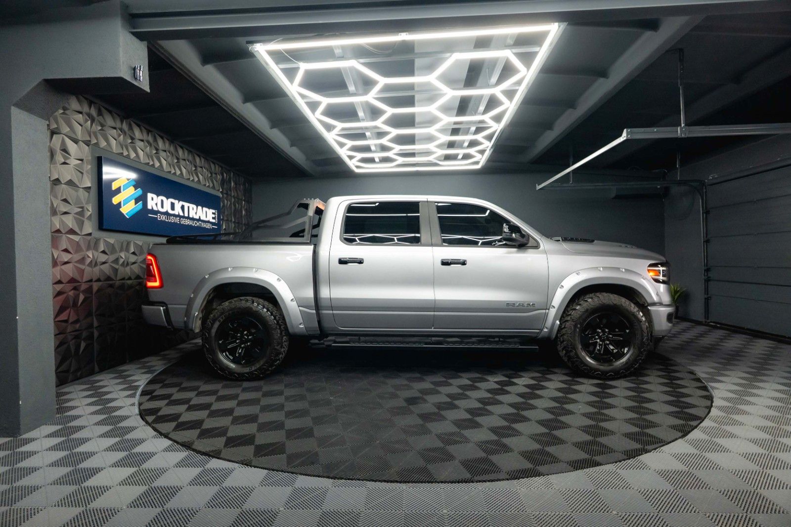 Fahrzeugabbildung Dodge RAM 5.7 V8 HEMI 4x4 LARAMIE Limited Offroad LED