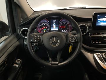 Mercedes V 220 - 11