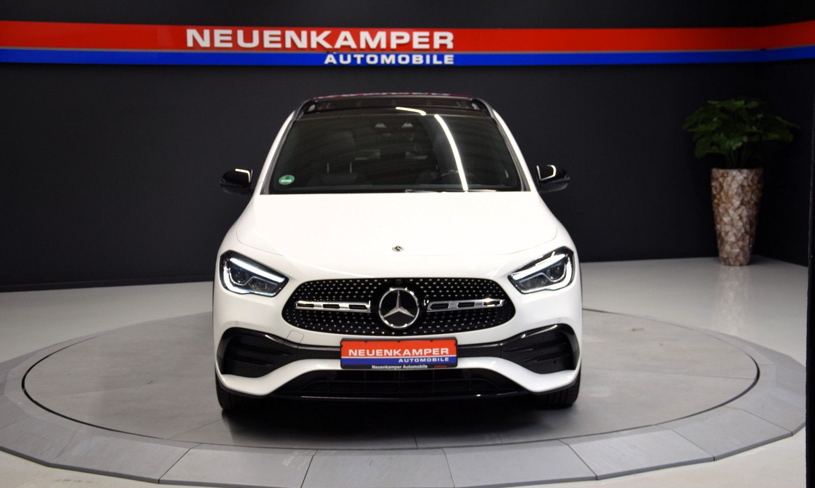 Fahrzeugabbildung Mercedes-Benz GLA 200 4Matic AMG-Line ACC Pano Kamera Night