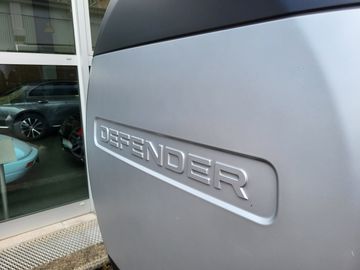 Land-Rover Defender - 11