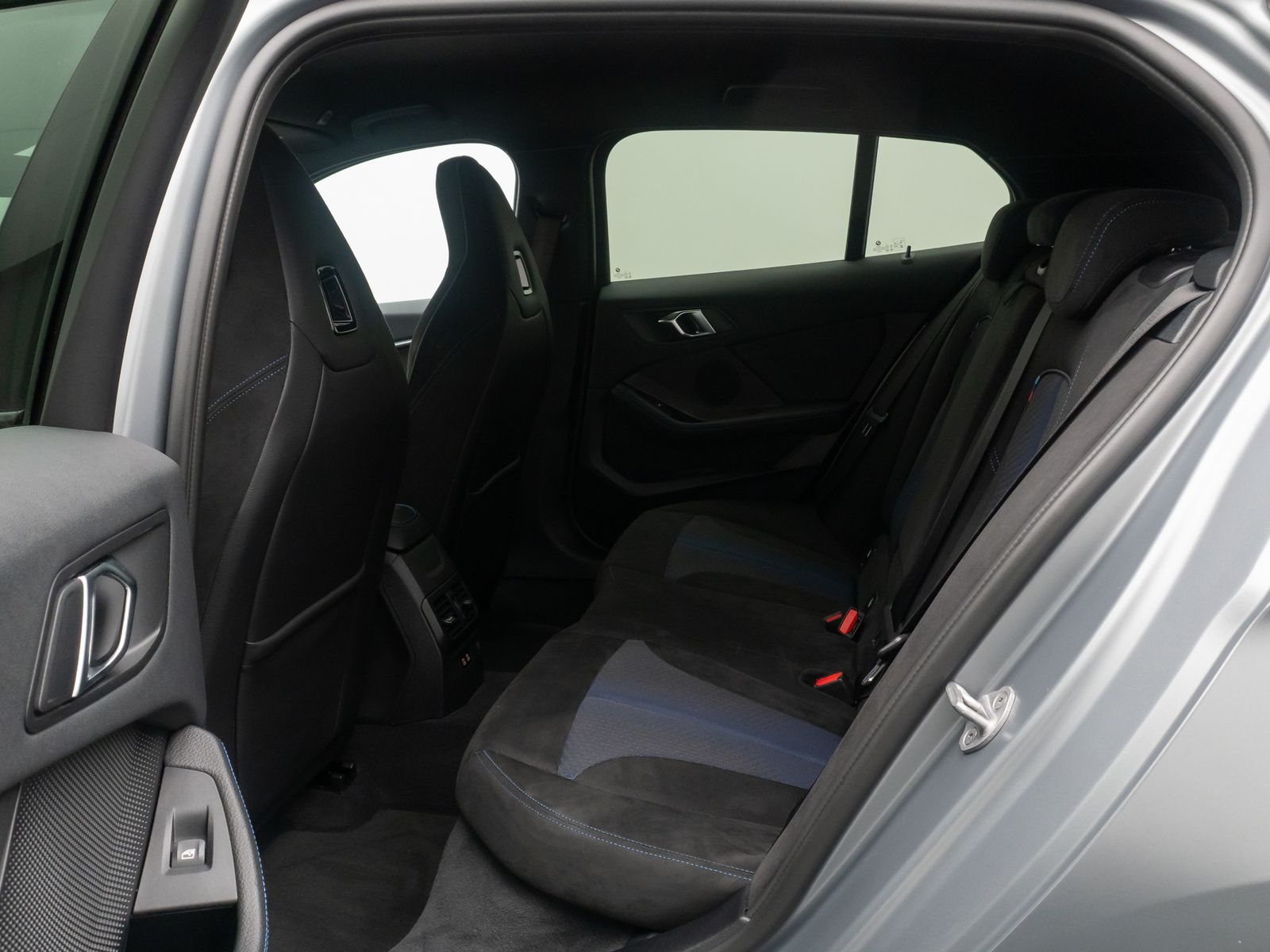 Fahrzeugabbildung BMW M135 xD HUD DAB Kamera HiFi Komfort 18Zoll