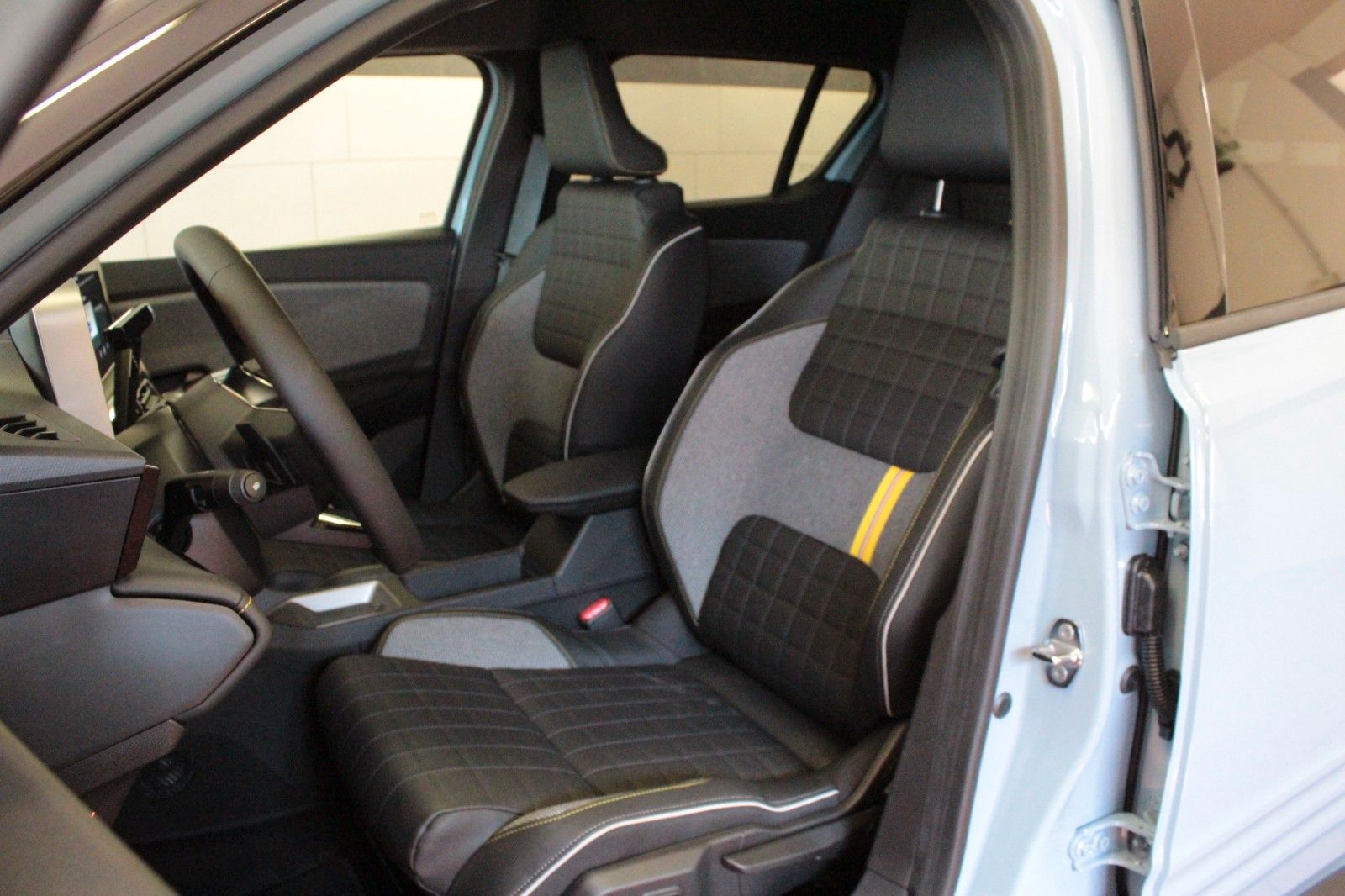 Fahrzeugabbildung Renault R 4 150 Comfort Range Iconic *Vollausstattung*