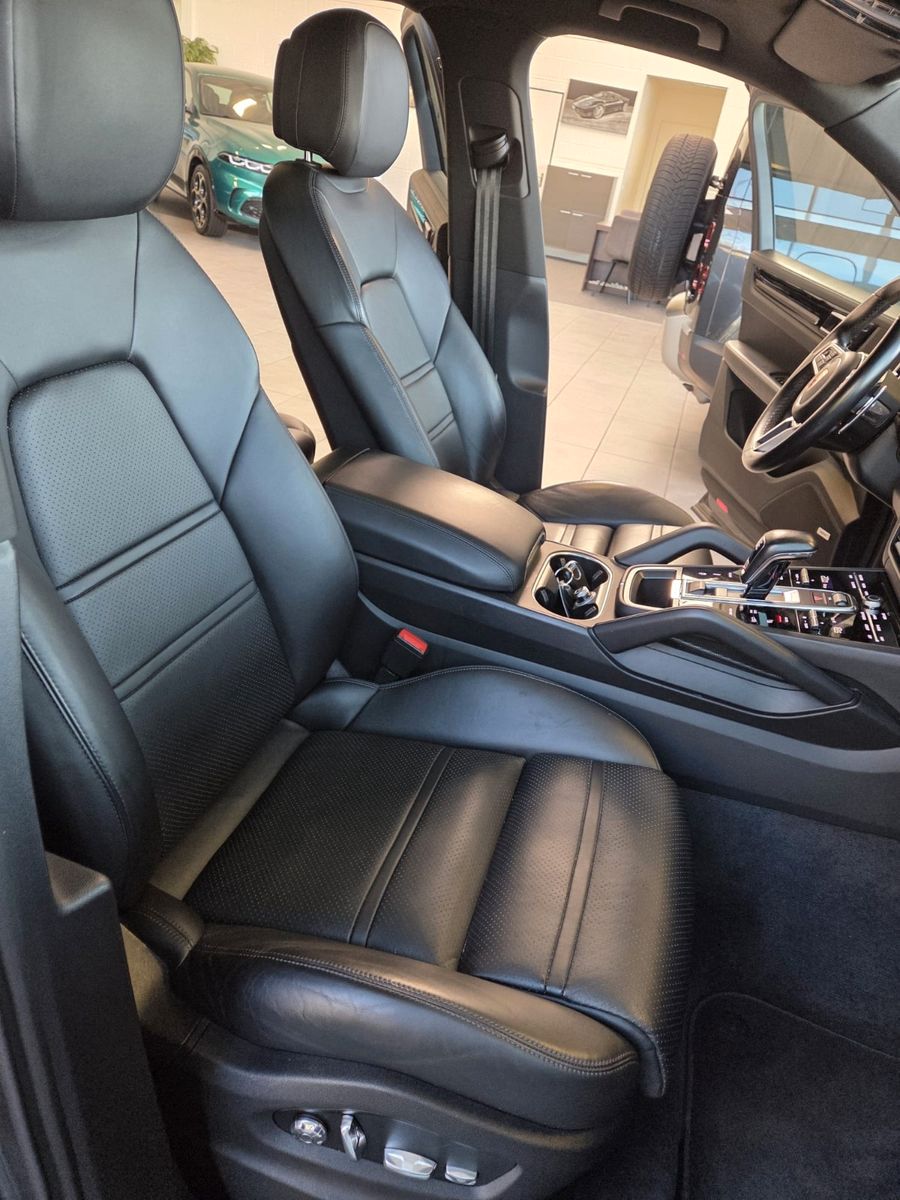 Fahrzeugabbildung Porsche Cayenne,Panodach/Luft/AHK,21 Zoll/Standh.