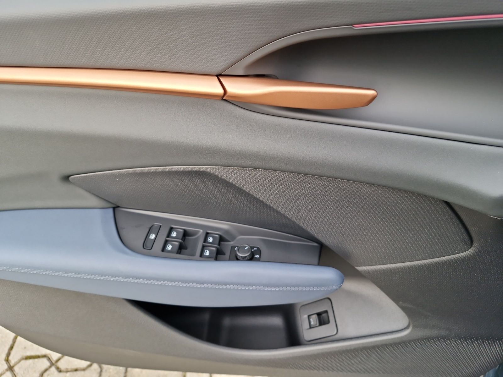 Fahrzeugabbildung CUPRA Terramar 1.5 eTSI DSG ACC AHK KAMERA