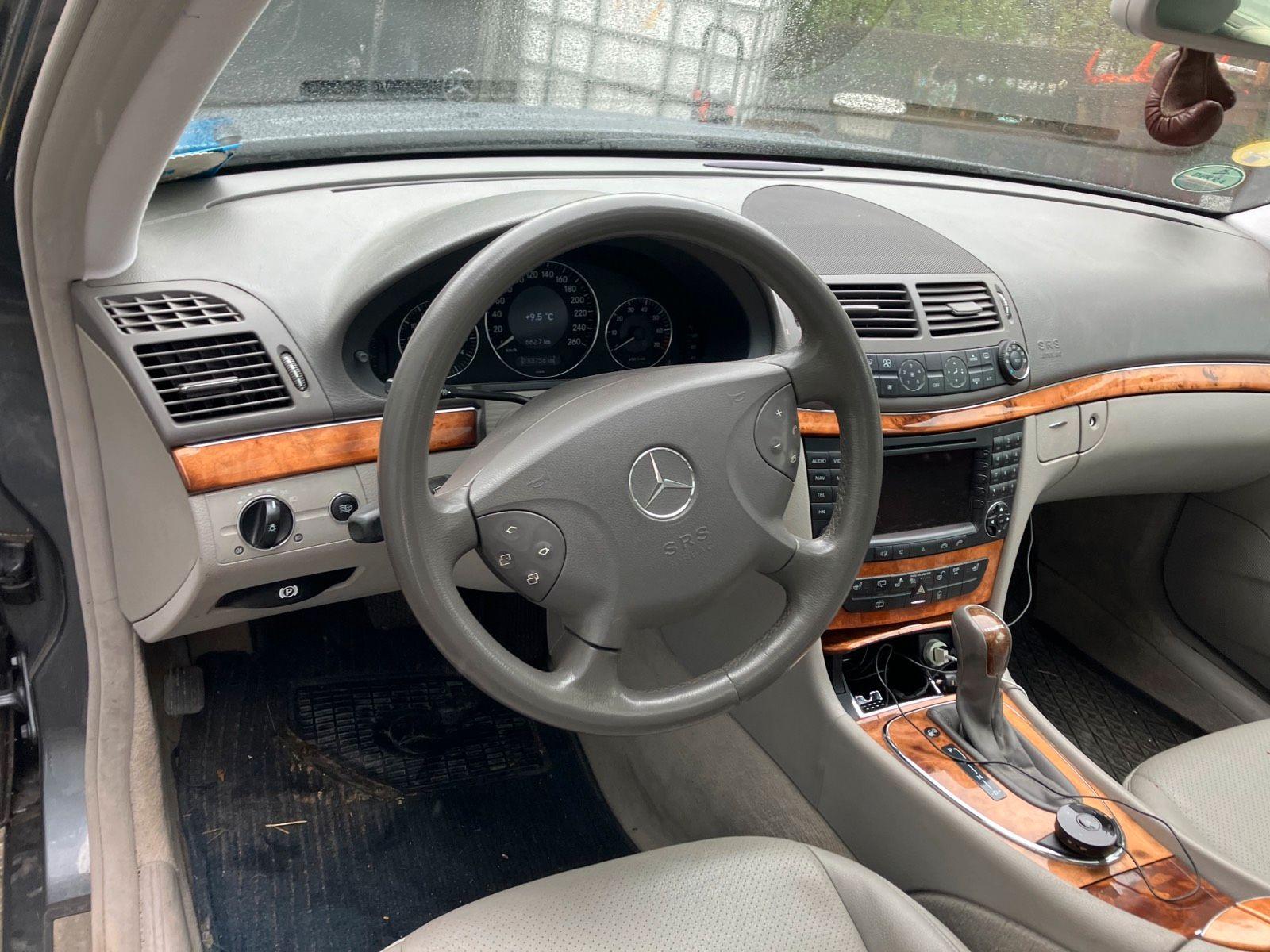 Mercedes-Benz E280 2005 — photo 14