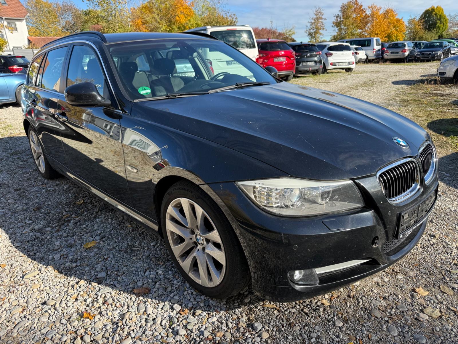 BMW 320 2012 — rear view