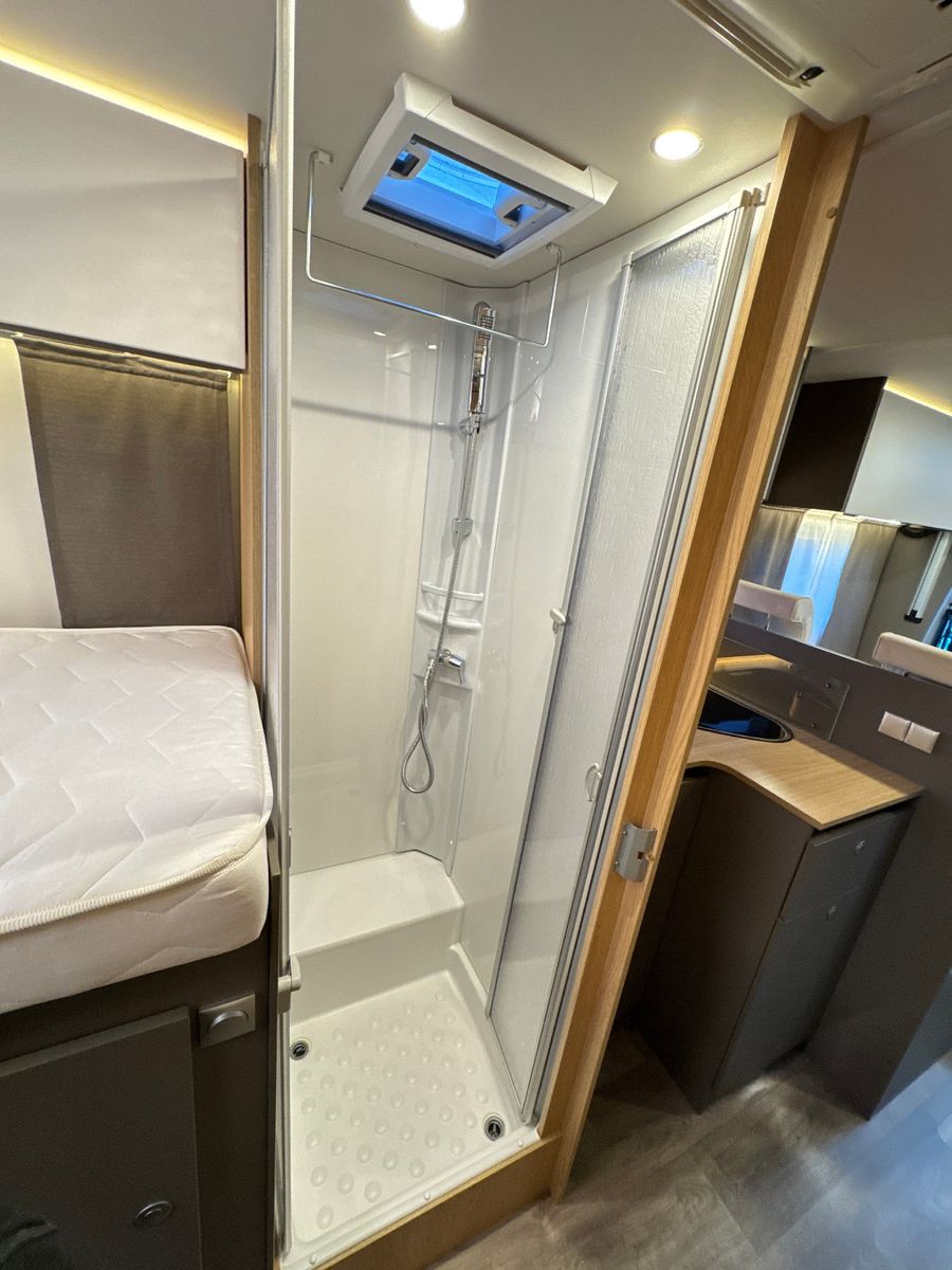 Fahrzeugabbildung LMC TOURER LIFT H 730 G DACHKLIMA SAT SKYROOF HUBBET