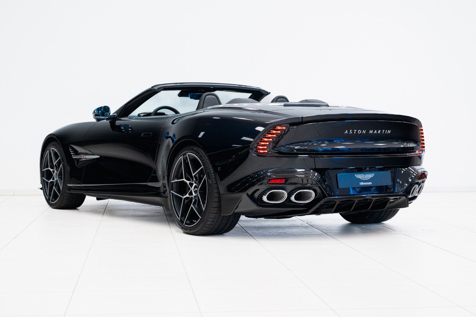 Aston Martin Vanquish Volante Ultramarine Black imagem 3