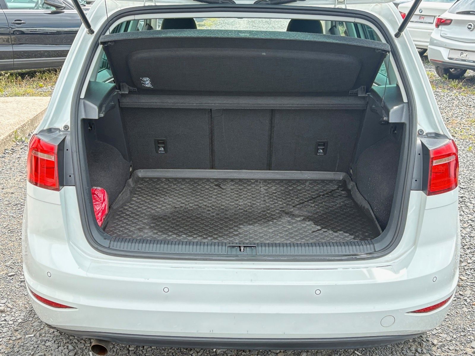 Fahrzeugabbildung Volkswagen Golf Sportsvan VII 1.6 TDI Lounge Navi PDC SHZ