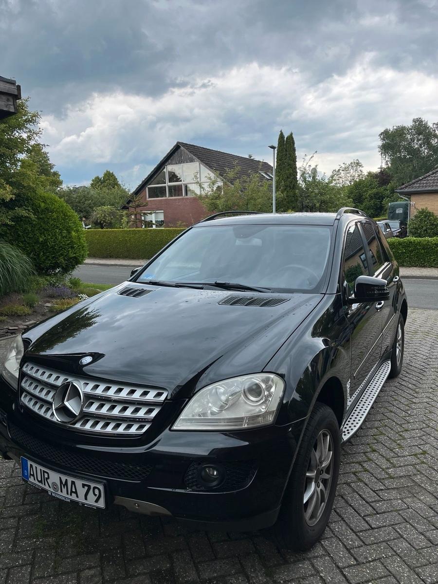 Mercedes-Benz ML280 2007 — rear view