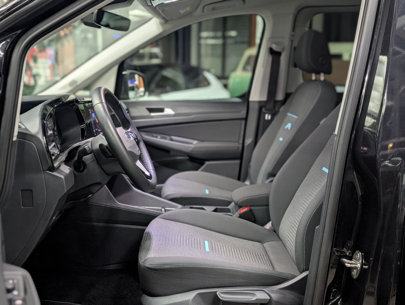 Fahrzeugabbildung Ford Tourneo Connect L2 Active 7-SI Bi-LED PANO AHK K