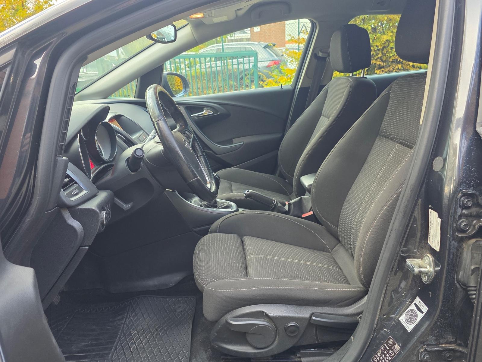 Opel Astra 2015 — photo 11