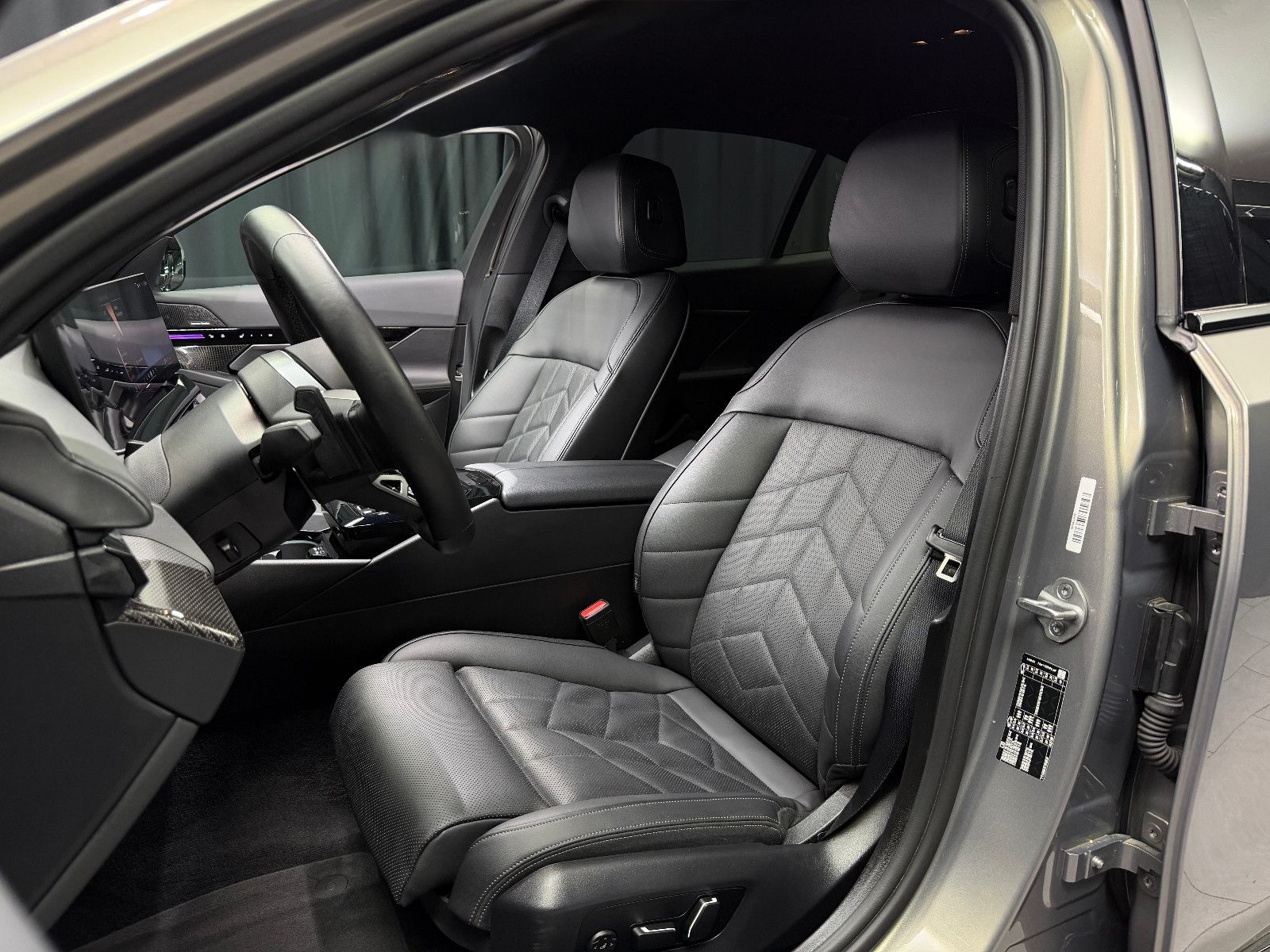 Fahrzeugabbildung BMW 520i M SPORT|H&K|360°|INDIVIDUAL|GESTIK|SHADOW