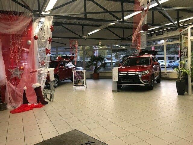 showroom-image-top
