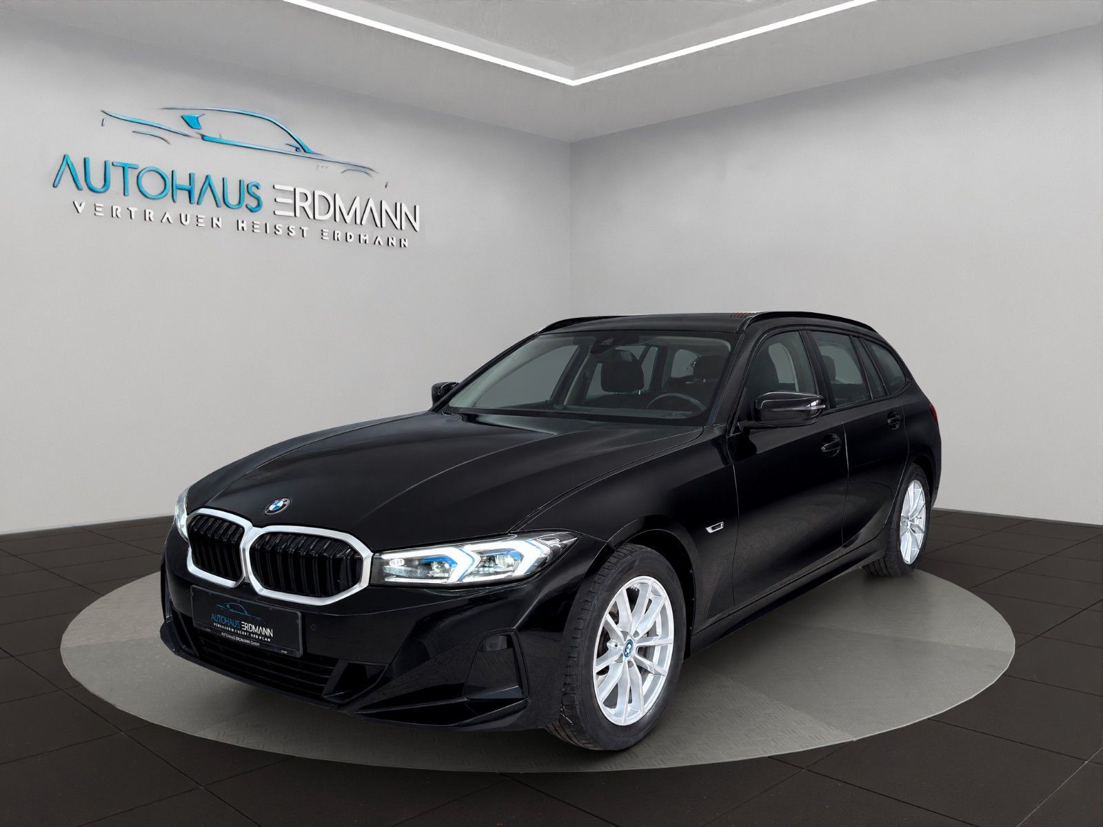 BMW 330e T*Totwinkel*HuD*H&amp;K*1.Hand*Keyless*R-Kam*
