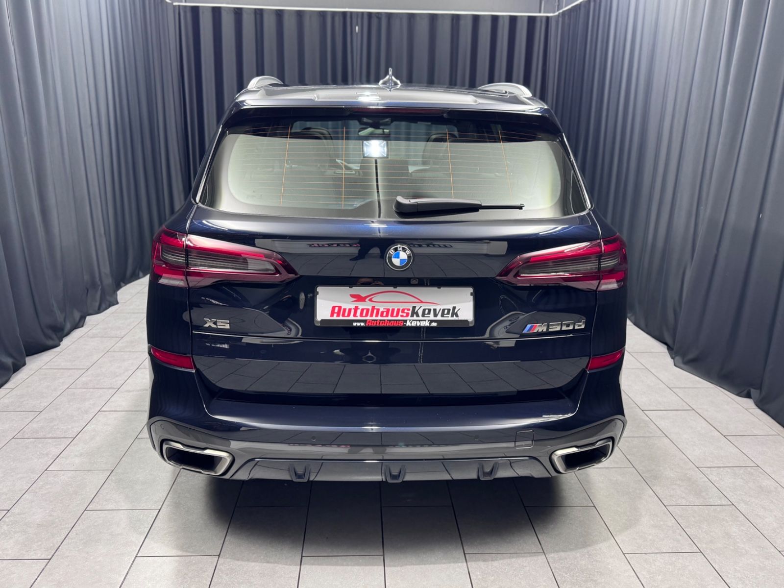 Fahrzeugabbildung BMW X5 M50d |LUFT|LASER|22-ZOLL|PANO|HEAD-UP|AHK