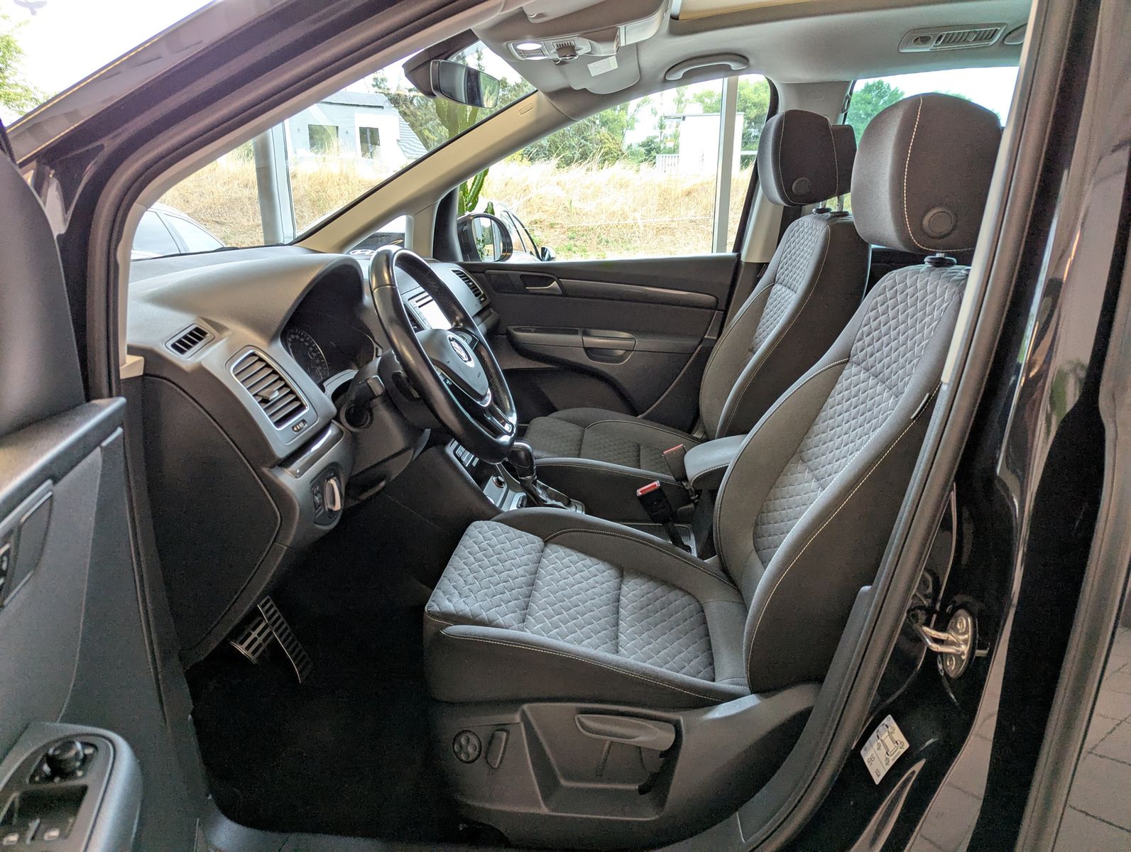 Fahrzeugabbildung Volkswagen Sharan 2.0 TDI DSG Join Pano StHz. 7-Sitze AHK