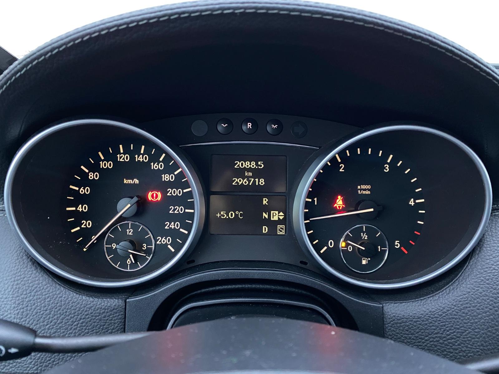 Mercedes-Benz GL320 2008 — photo 18