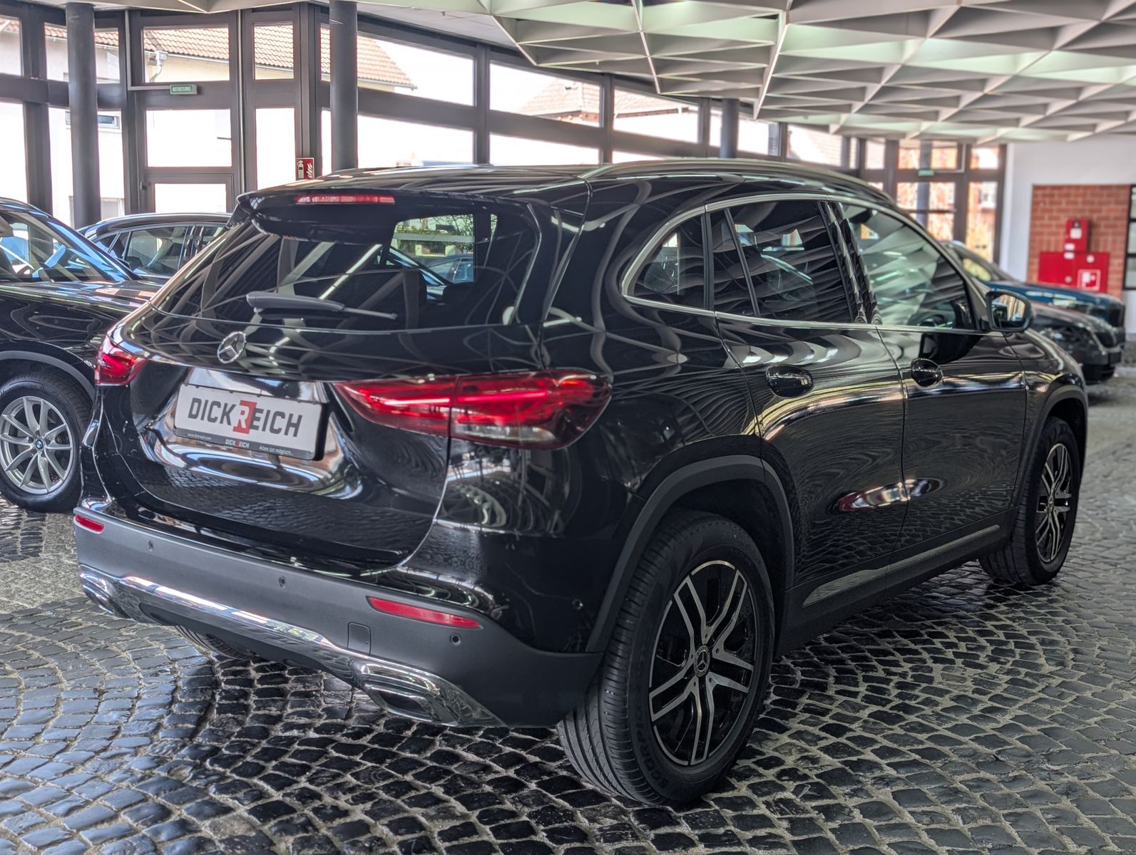 Fahrzeugabbildung Mercedes-Benz GLA 200 d LEDER AHK MBUX VIRT APP KAM SHZ ALU18"