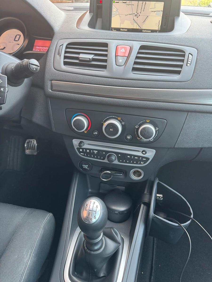 Renault Megane 2011 — photo 8