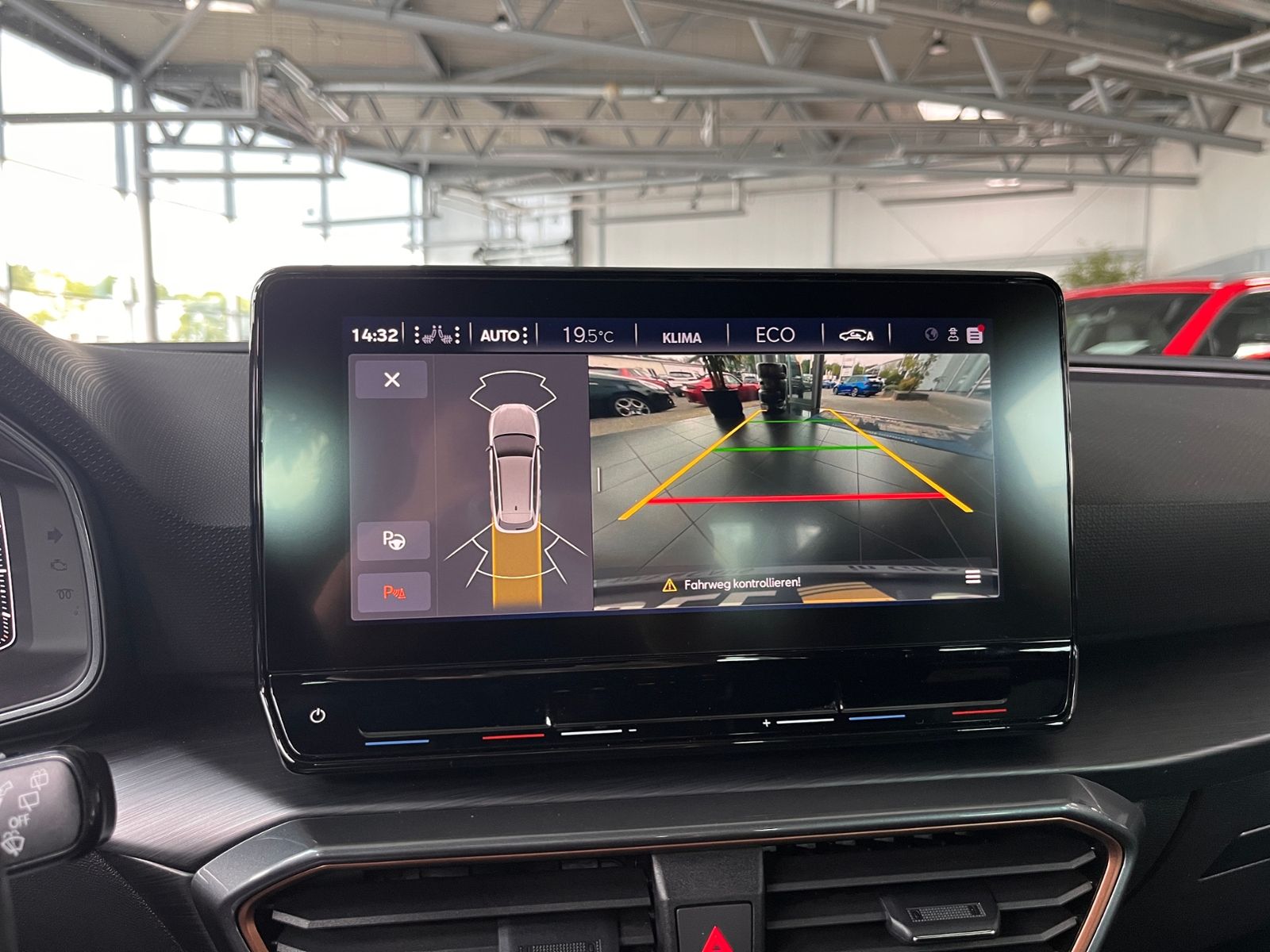 Fahrzeugabbildung CUPRA Leon Sportstourer VZ e-Hybrid RFK SHZ NAV