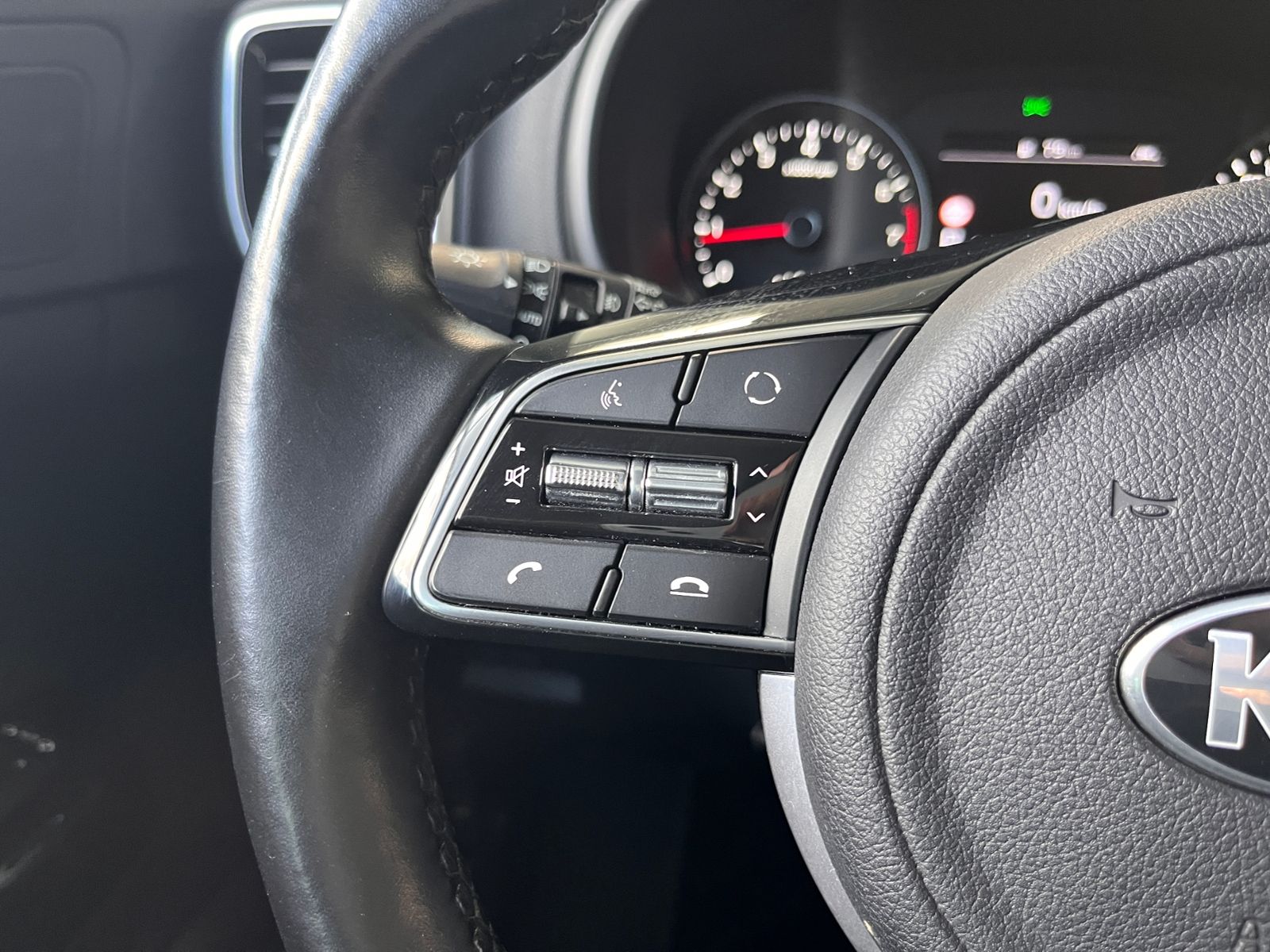 Fahrzeugabbildung Kia Sportage Black Edition 2WD LEDER LED NAV SHZ ALU