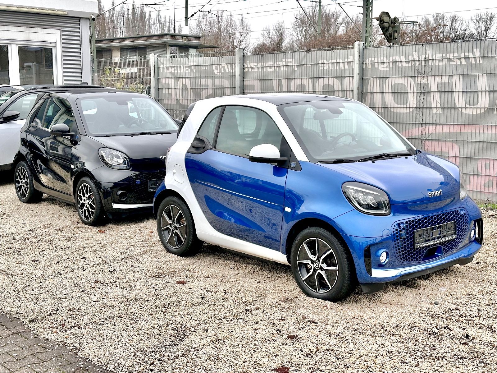 Fahrzeugabbildung Smart ForTwo Coupe EQ /LED/PDC/Kamera/Pano/CarPlay