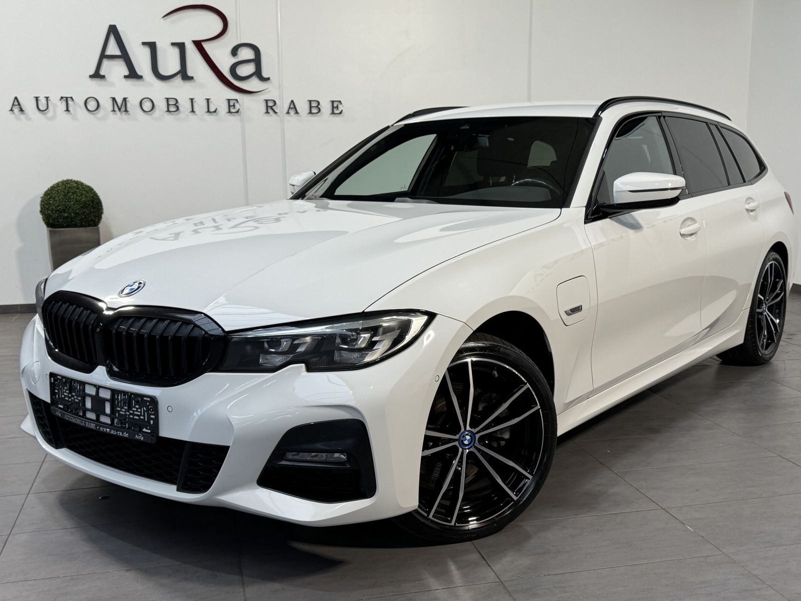 Fahrzeugabbildung BMW 320e Touring xDrive M-Sport NAV+LED+AHK+HIFI+KAM