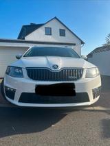 Skoda Octavia 2.0 TDI DSG RS Combi RS - Skoda Octavia mit Diesel-Antrieb: Standheizung, Kombi