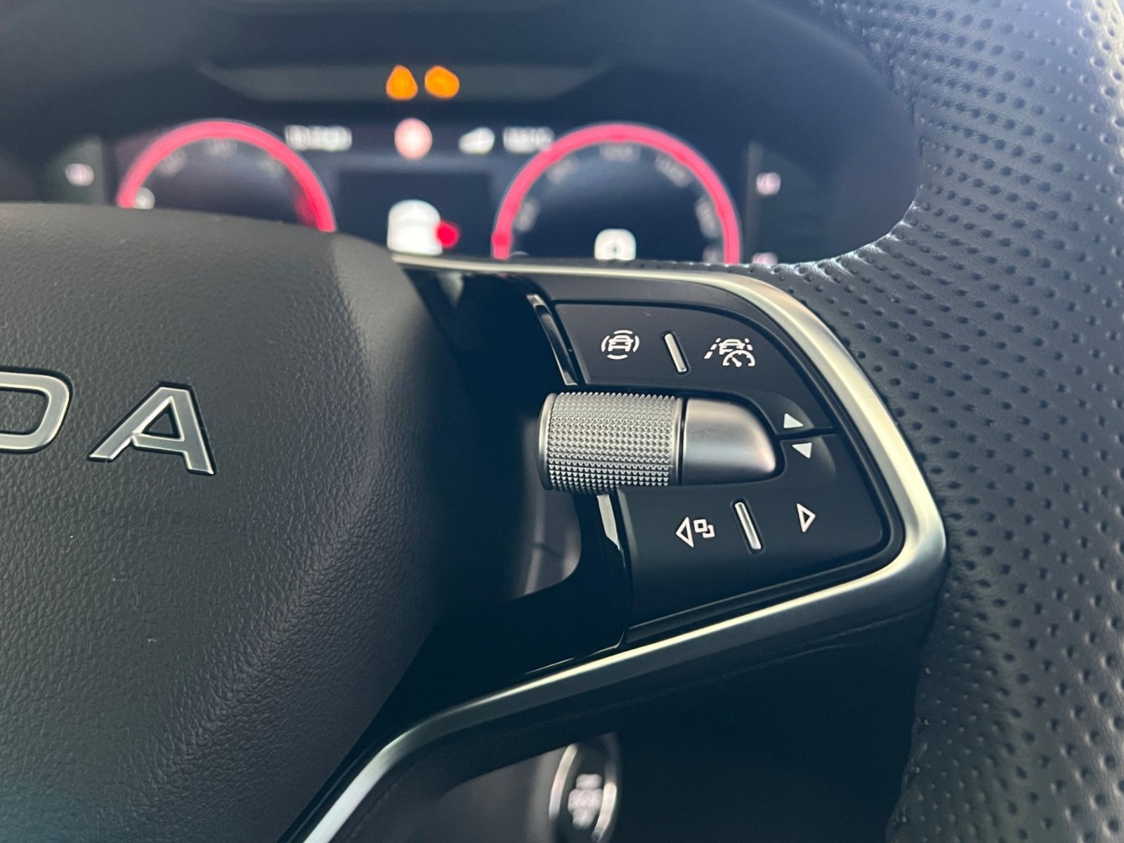 Fahrzeugabbildung SKODA Karoq Sportline 2.0 TDI DSG 4x4 *AHK,Canton-Soun