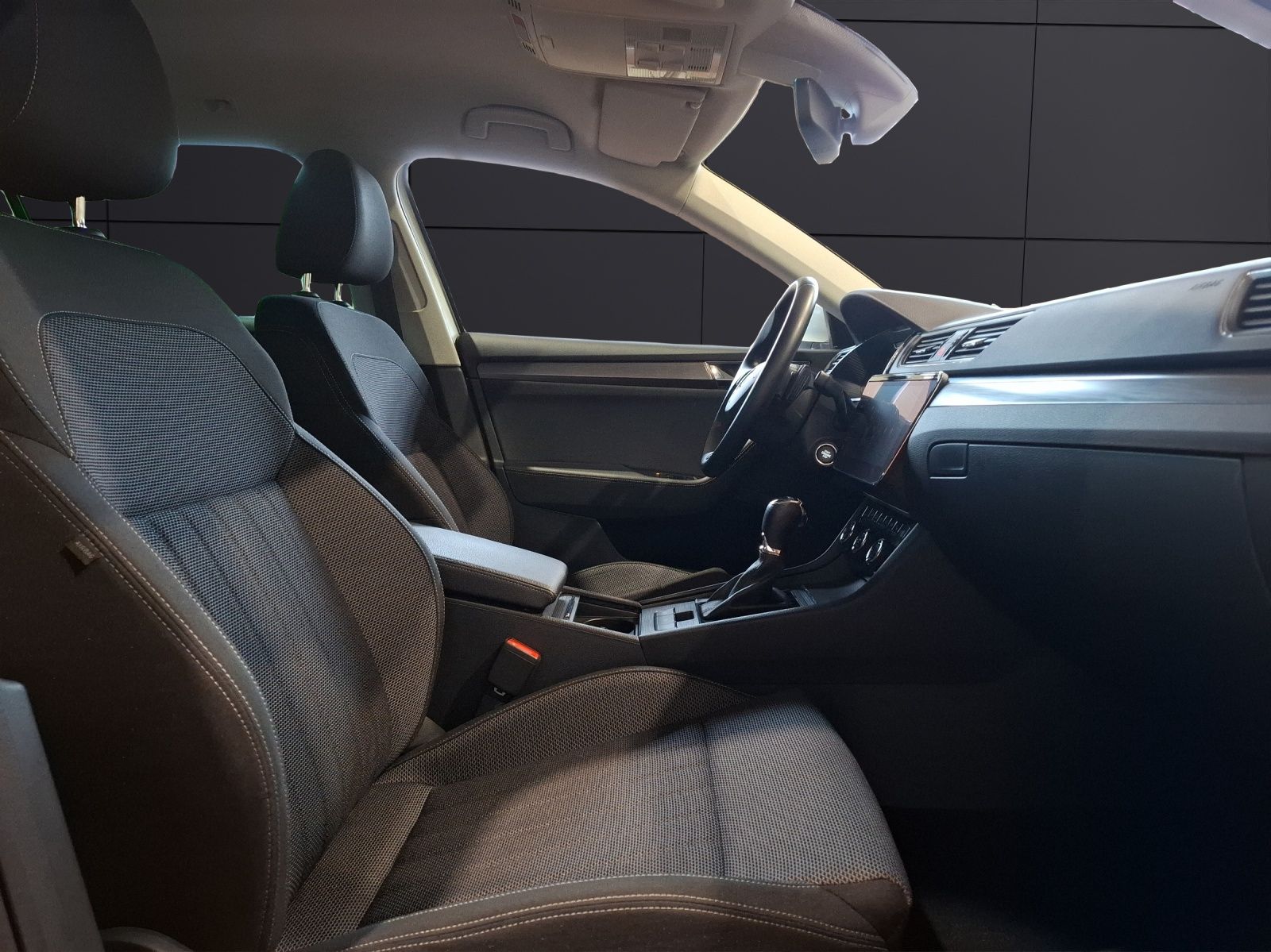Fahrzeugabbildung SKODA Superb Combi TSI Style DSG Matrix AHK Navi AID b