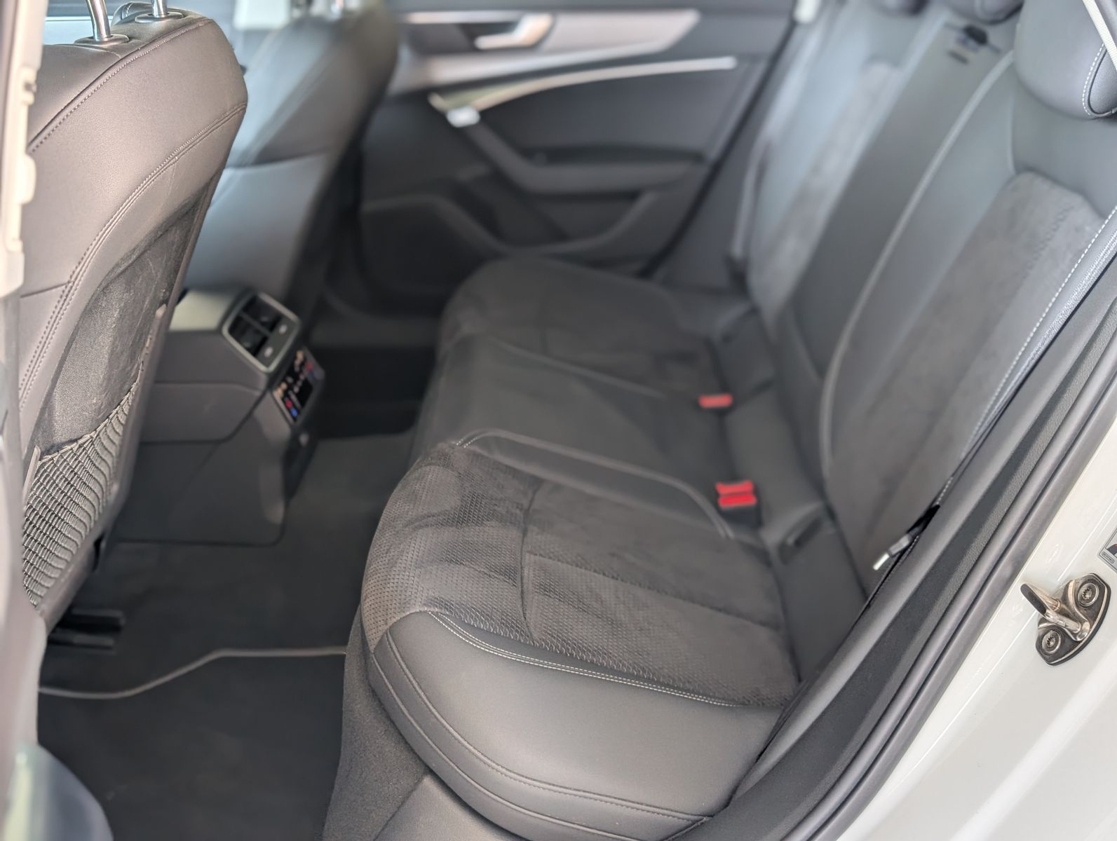 Fahrzeugabbildung Audi A6 55 TFSI e quat 3x S-Line MATRIX PANO 4xKlima