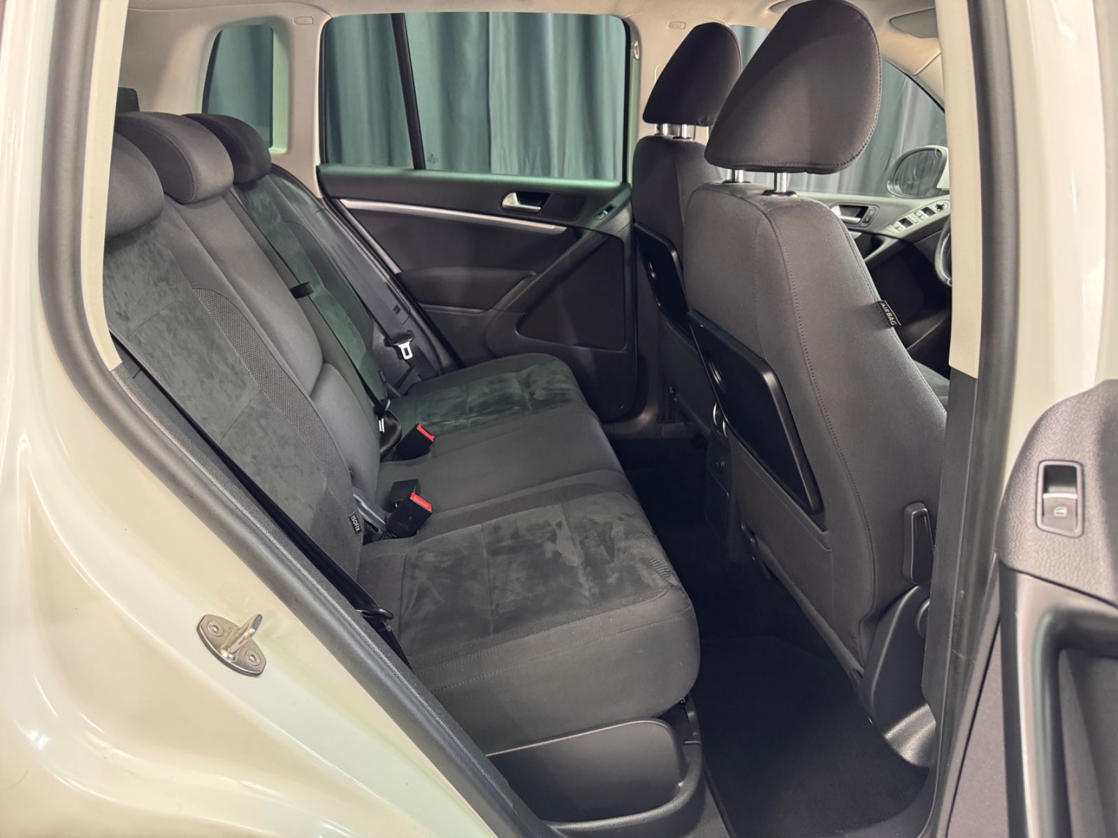 Fahrzeugabbildung Volkswagen Tiguan Sport & Style BMT 4Motion|R-LINE|DSG|NAVI